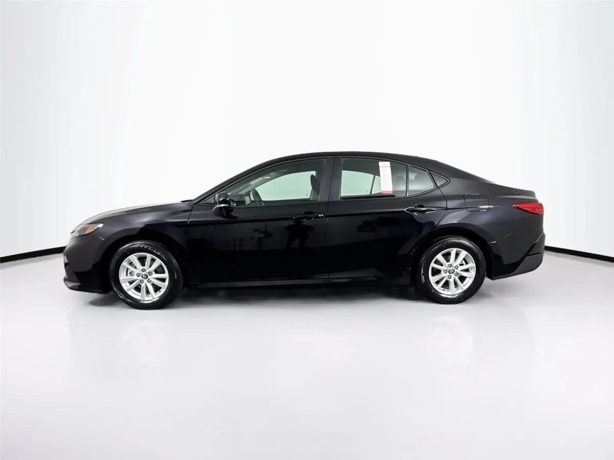 2026 Toyota Camry LE thumbnail 13
