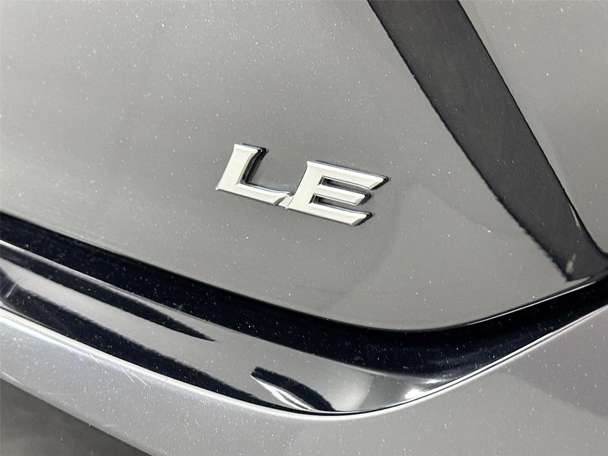 2026 Toyota Camry LE thumbnail 14