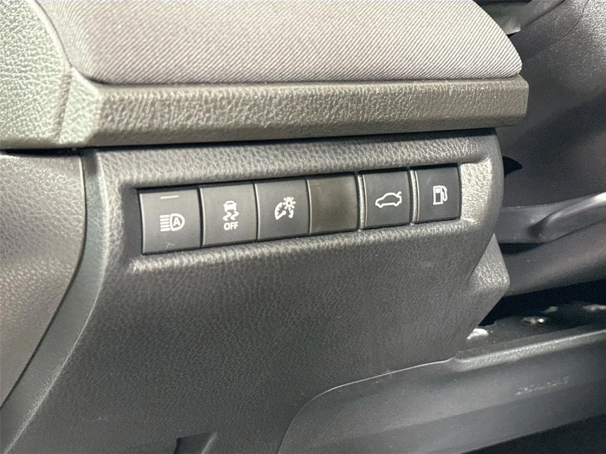 2026 Toyota Camry LE thumbnail 15