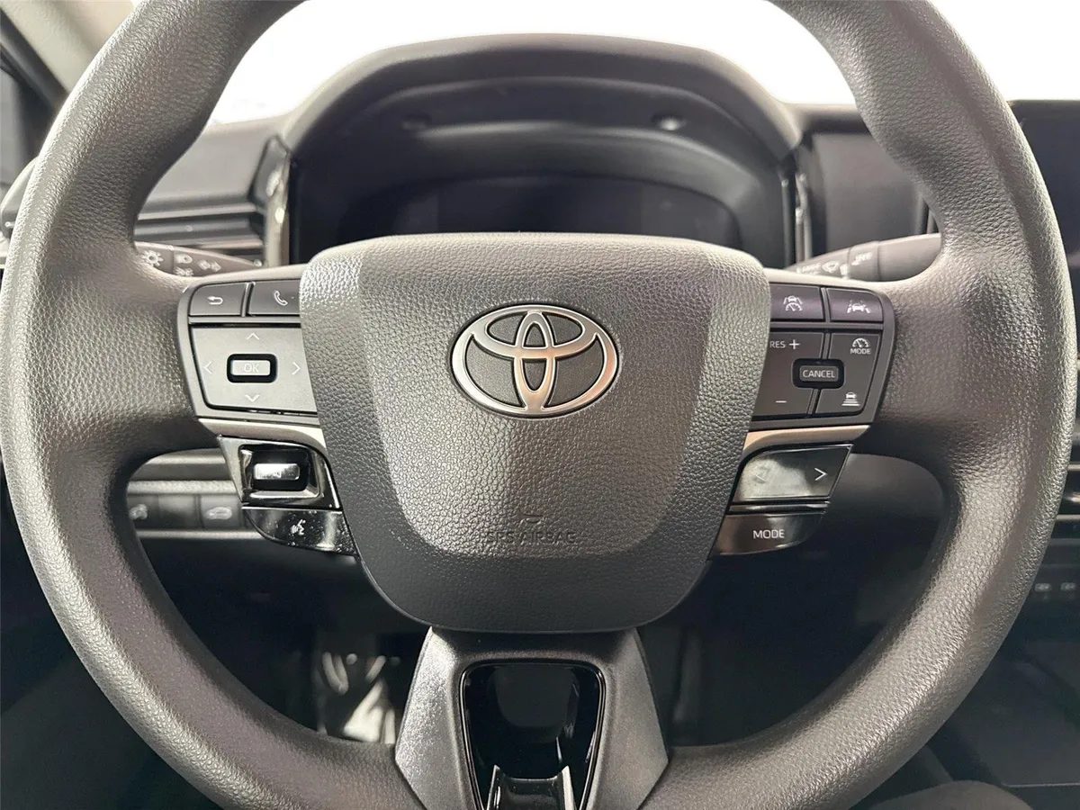 2026 Toyota Camry LE thumbnail 16