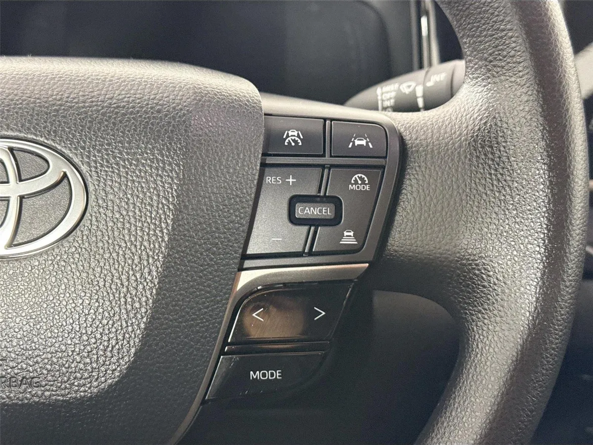 2026 Toyota Camry LE thumbnail 18