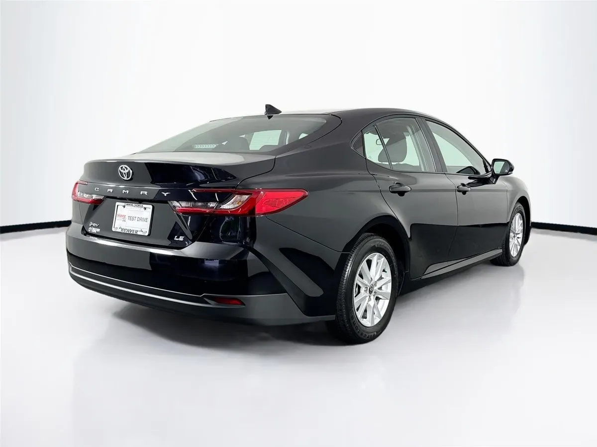 2026 Toyota Camry LE thumbnail 2