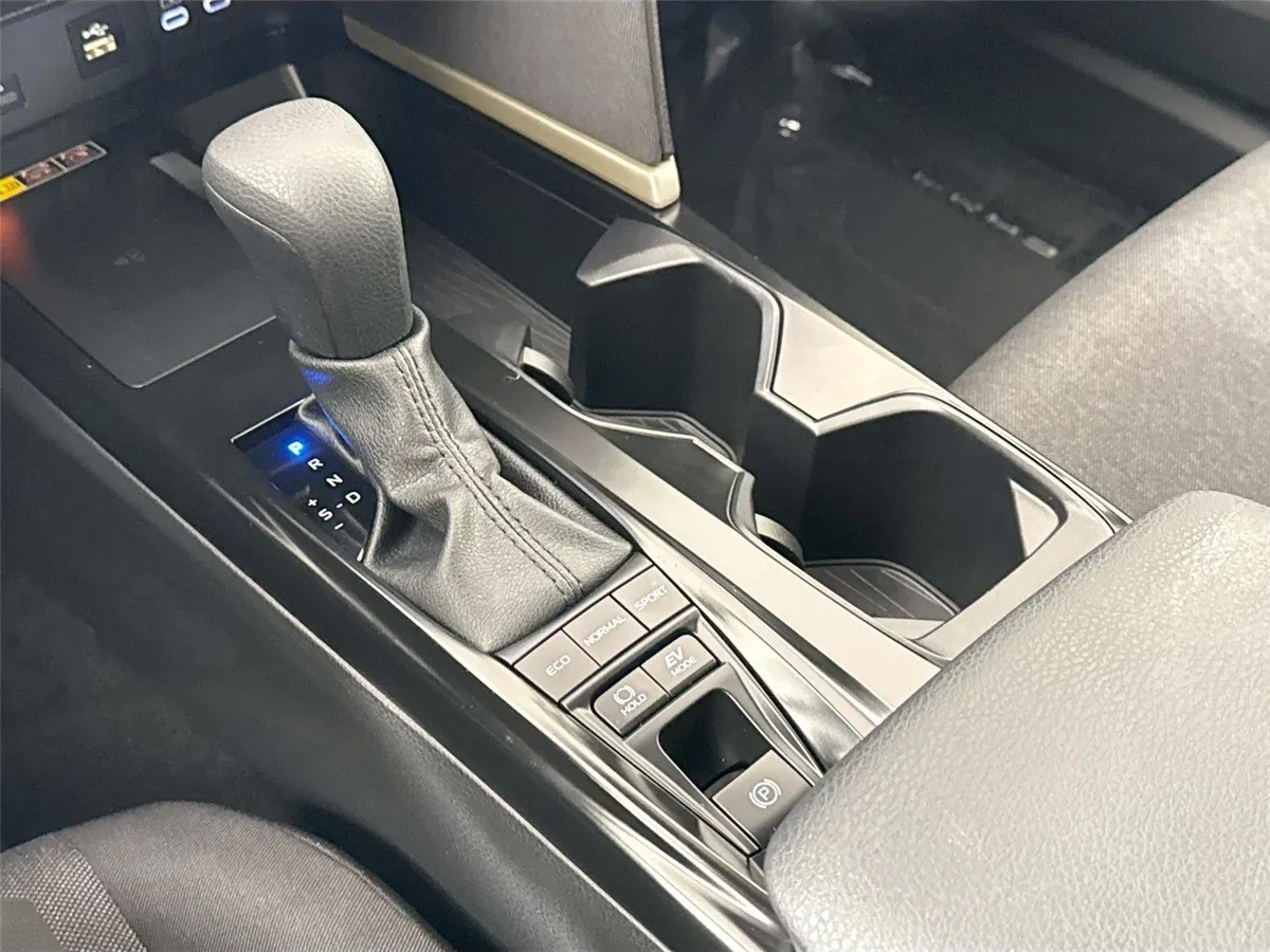 2026 Toyota Camry LE thumbnail 25