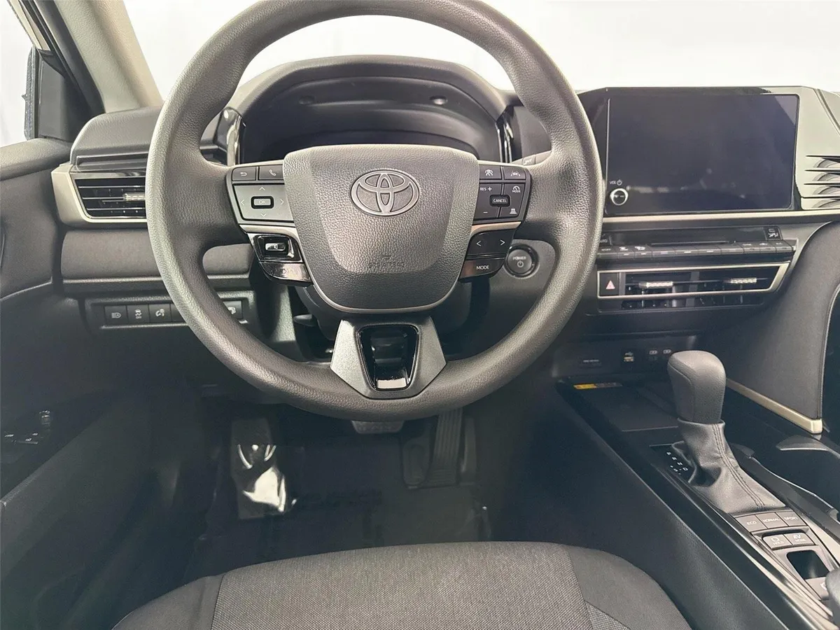 2026 Toyota Camry LE thumbnail 29