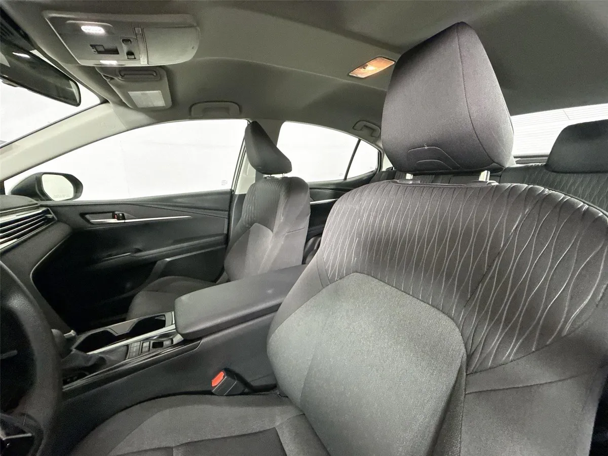 2026 Toyota Camry LE thumbnail 3