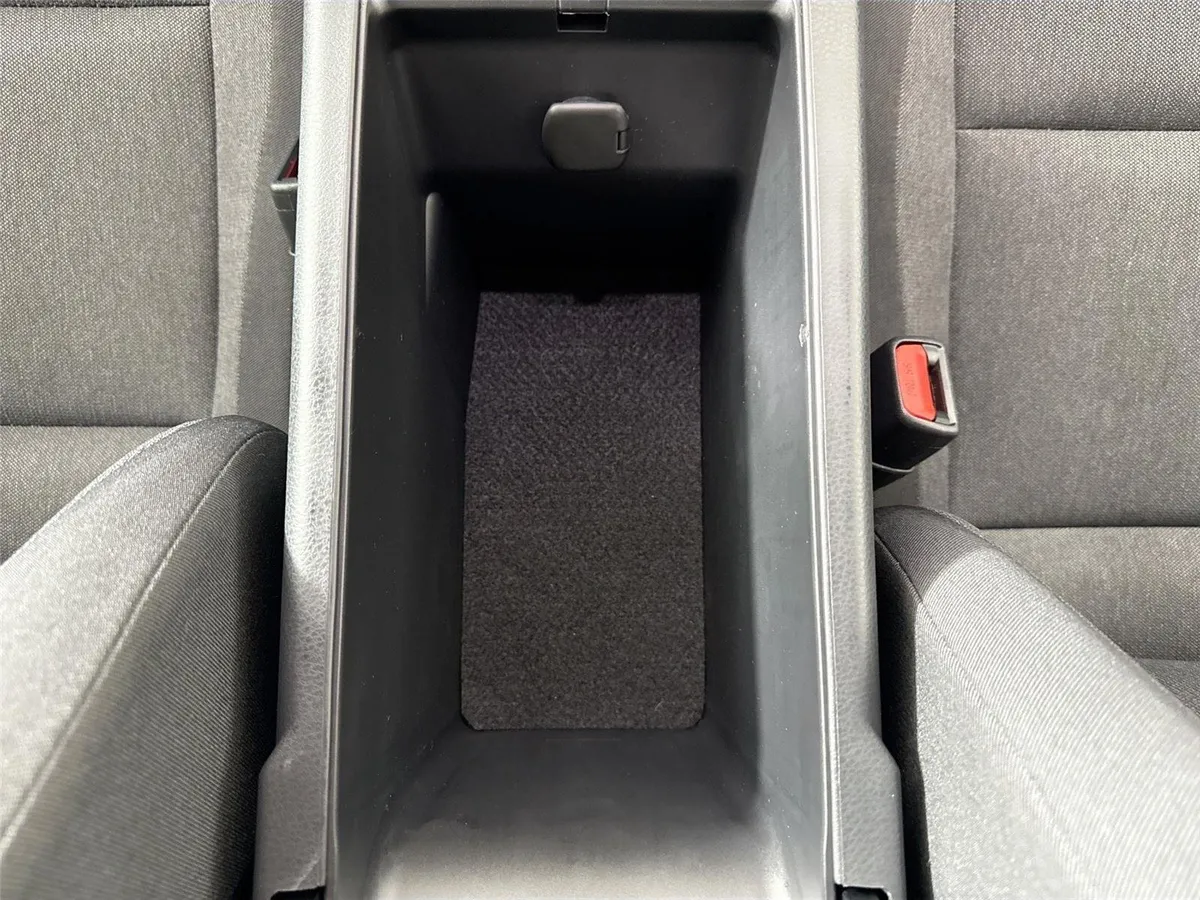 2026 Toyota Camry LE thumbnail 31