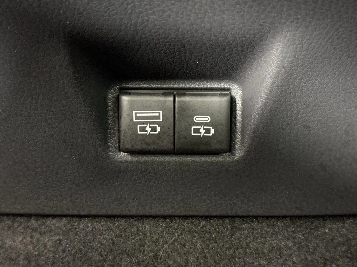 2026 Toyota Camry LE thumbnail 35