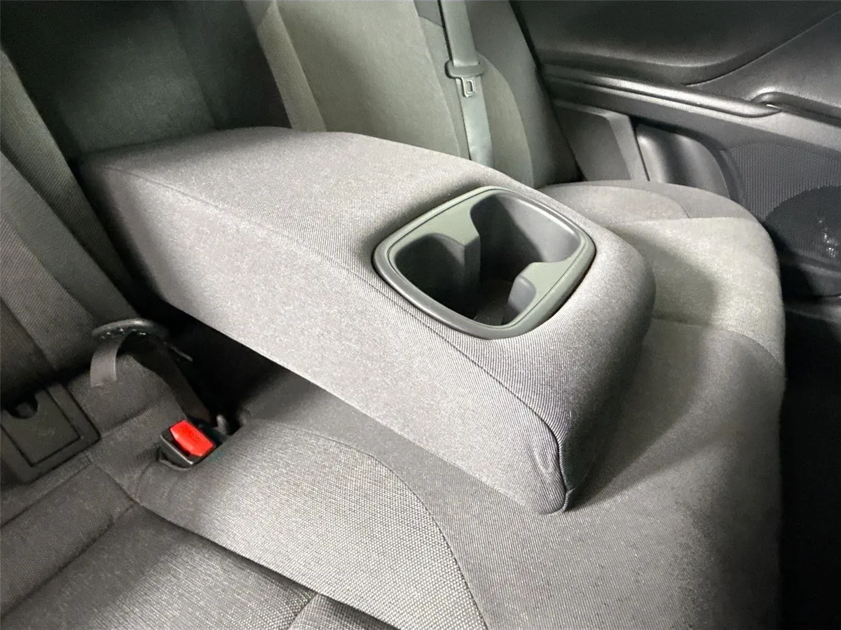 2026 Toyota Camry LE thumbnail 38