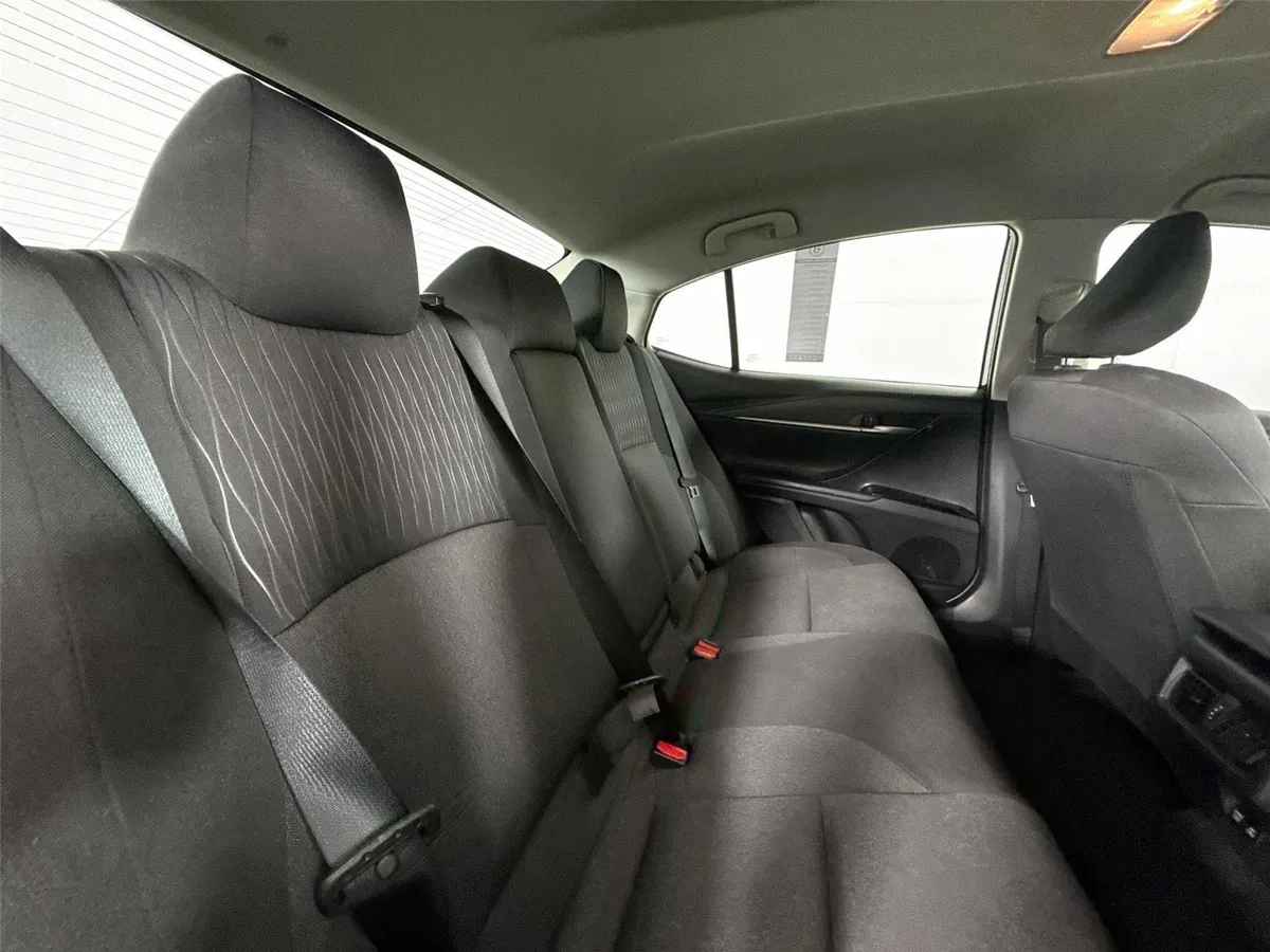 2026 Toyota Camry LE thumbnail 39