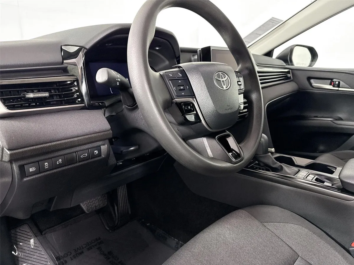2026 Toyota Camry LE thumbnail 4