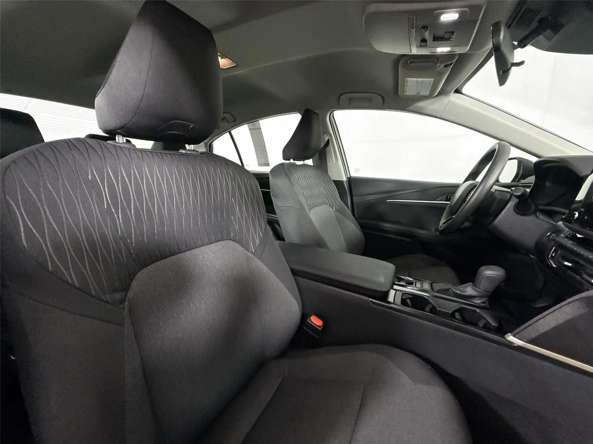 2026 Toyota Camry LE thumbnail 40