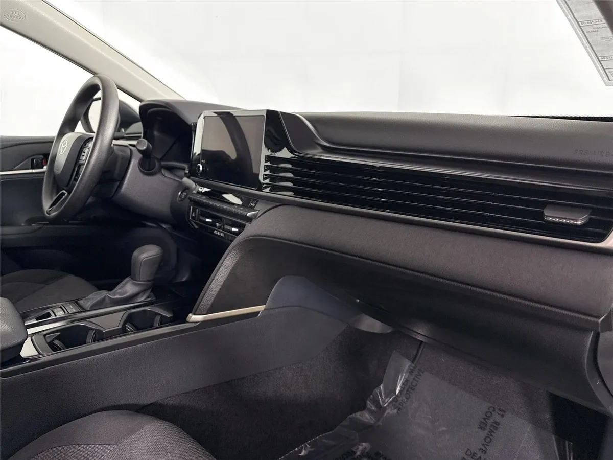 2026 Toyota Camry LE thumbnail 41