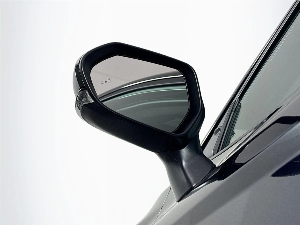 2026 Toyota Camry LE thumbnail 5
