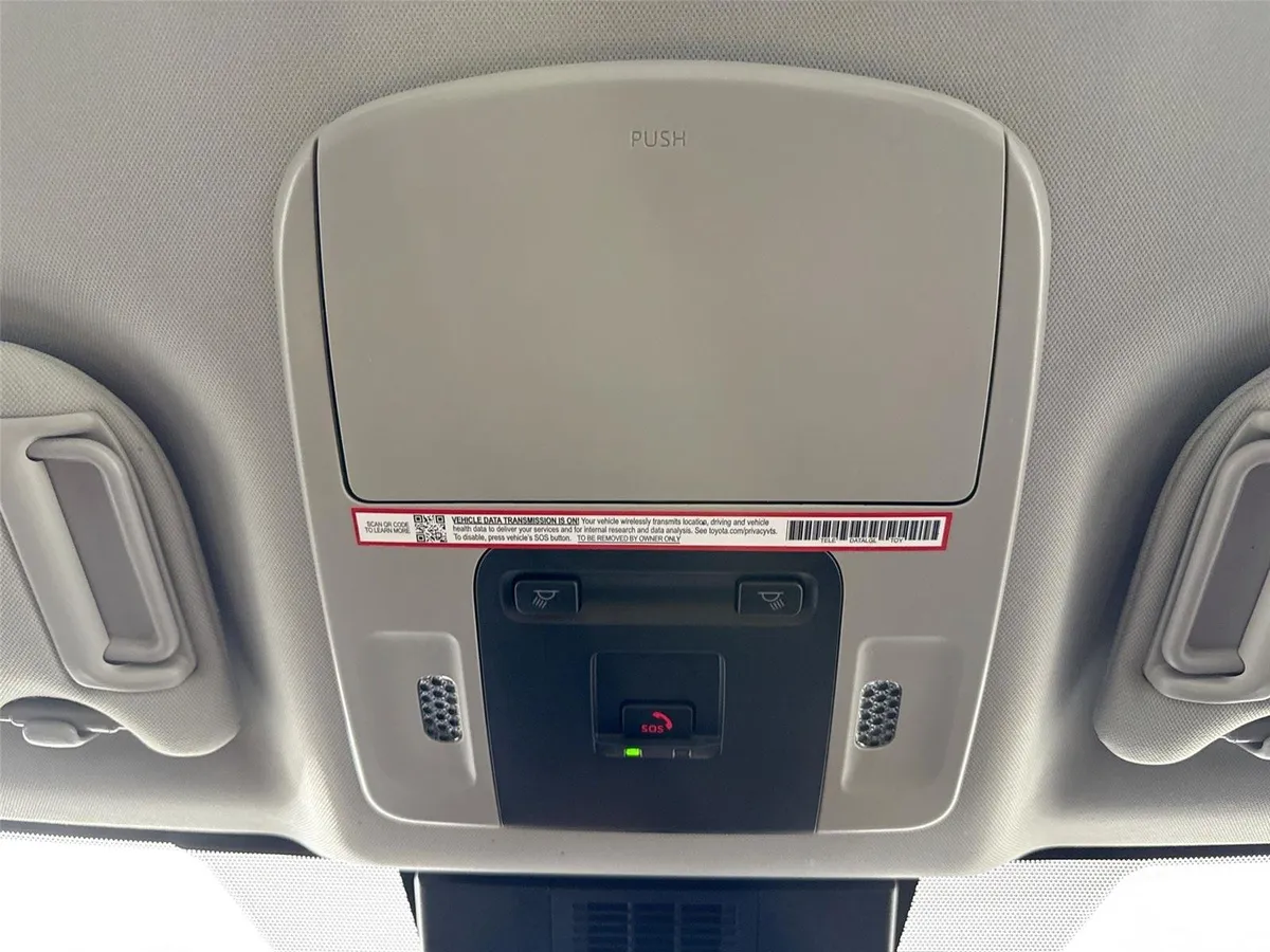 2026 Toyota Camry LE thumbnail 6