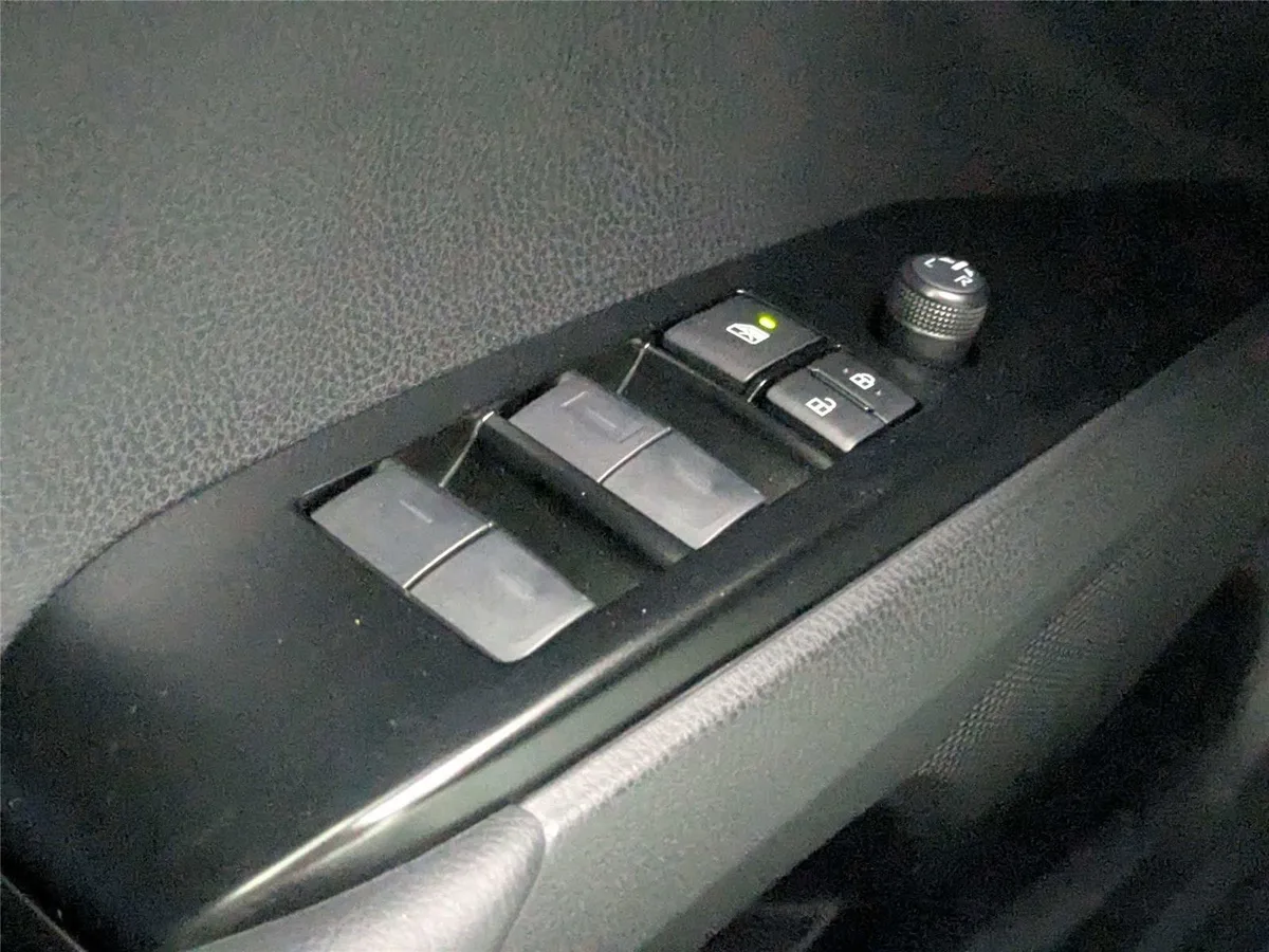 2026 Toyota Camry LE thumbnail 12