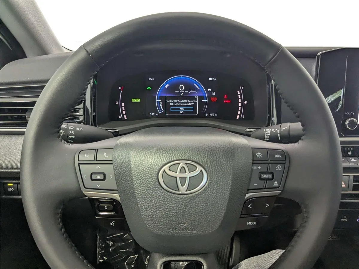 2026 Toyota Camry LE thumbnail 14