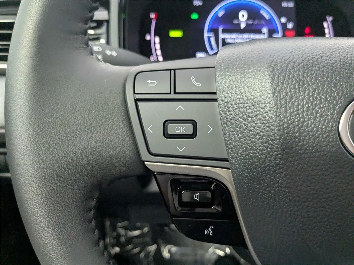 2026 Toyota Camry LE thumbnail 15