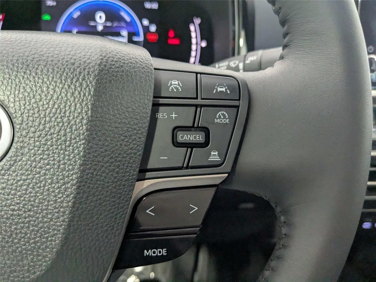 2026 Toyota Camry LE thumbnail 16