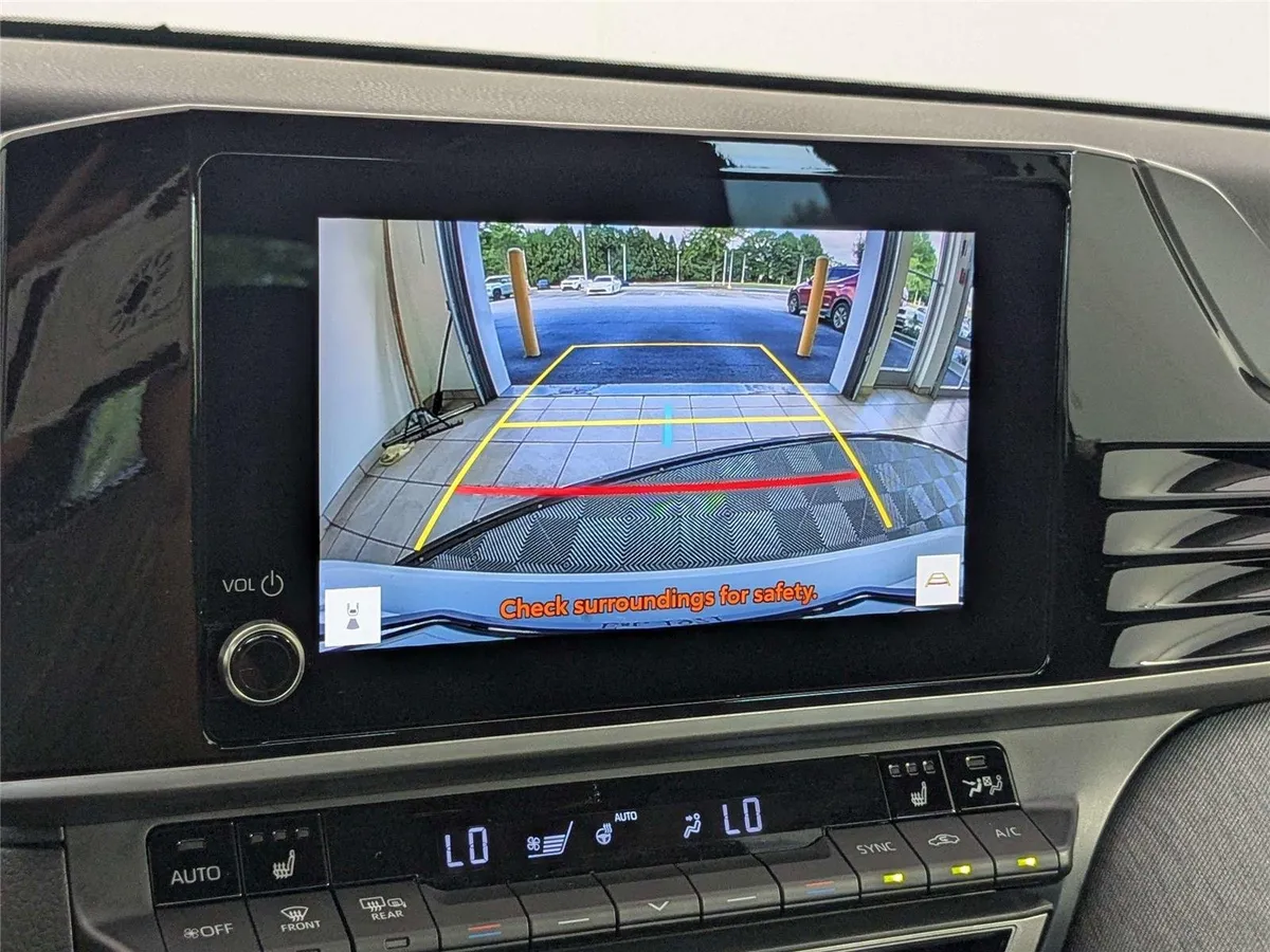 2026 Toyota Camry LE thumbnail 19
