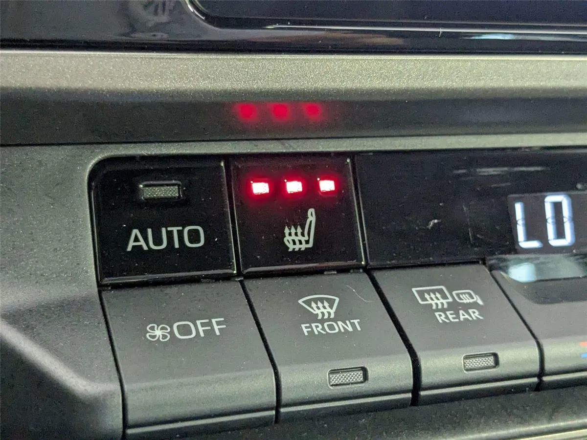 2026 Toyota Camry LE thumbnail 21