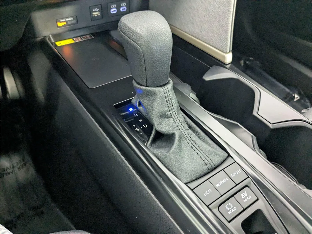 2026 Toyota Camry LE thumbnail 25