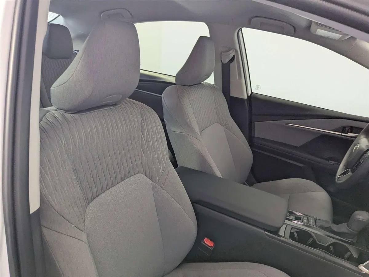 2026 Toyota Camry LE thumbnail 32