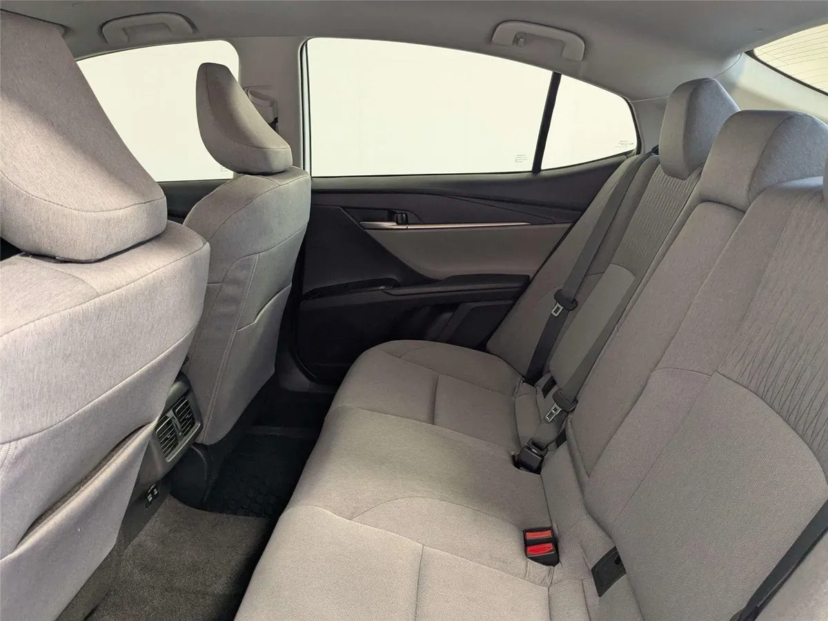 2026 Toyota Camry LE thumbnail 34