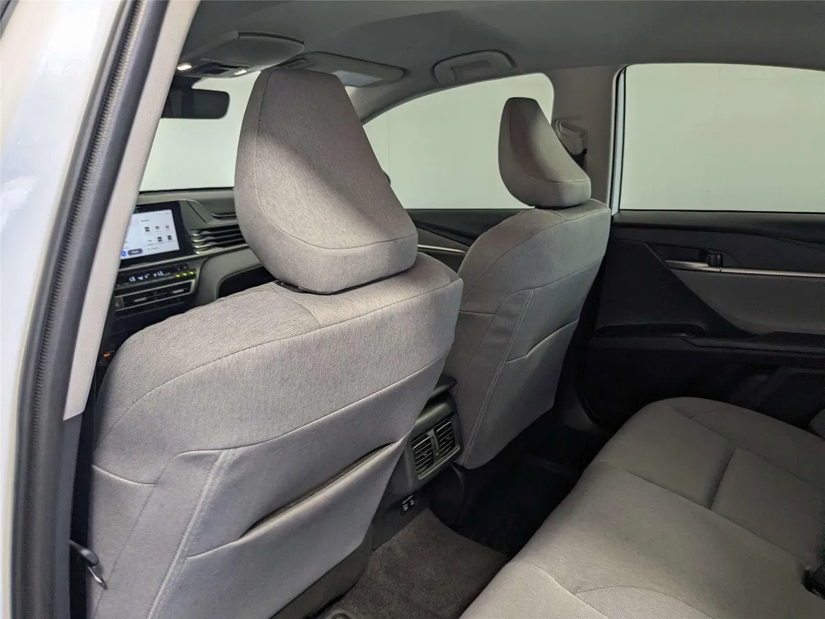 2026 Toyota Camry LE thumbnail 35
