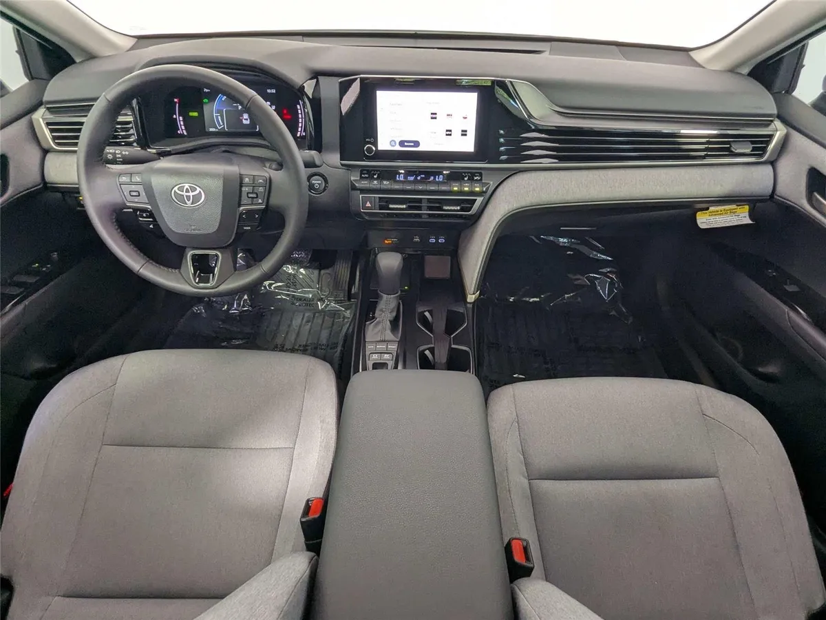 2026 Toyota Camry LE thumbnail 36