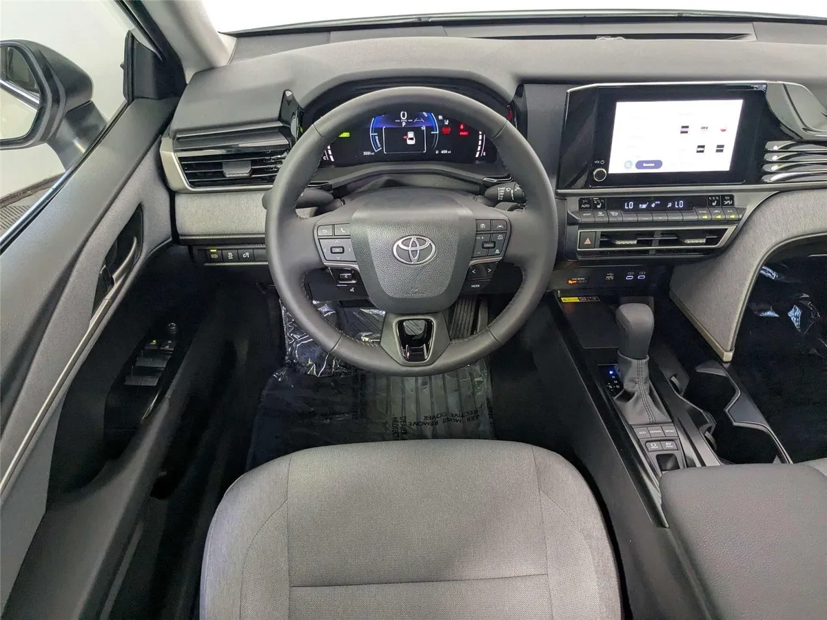 2026 Toyota Camry LE thumbnail 37