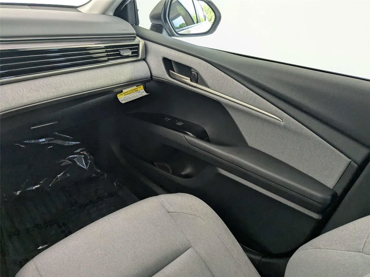 2026 Toyota Camry LE thumbnail 38