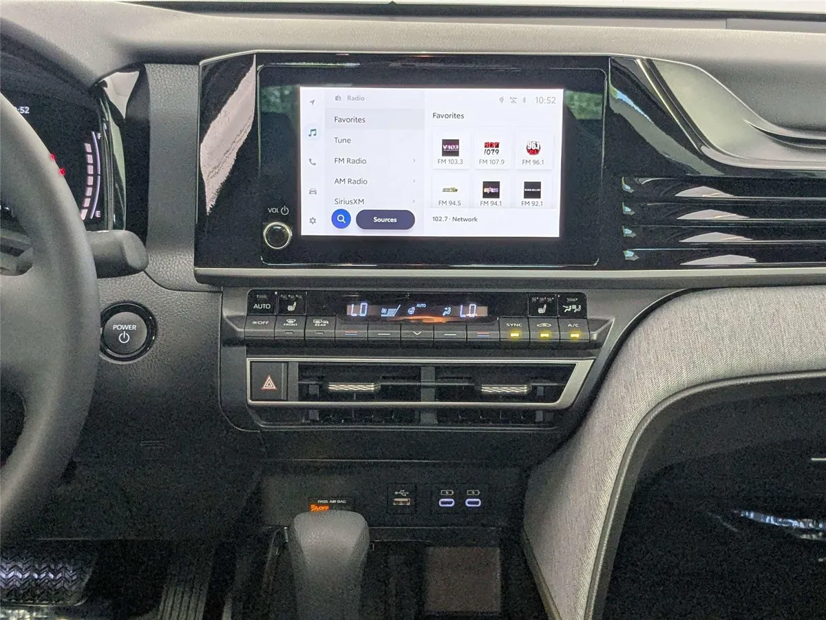2026 Toyota Camry LE thumbnail 39