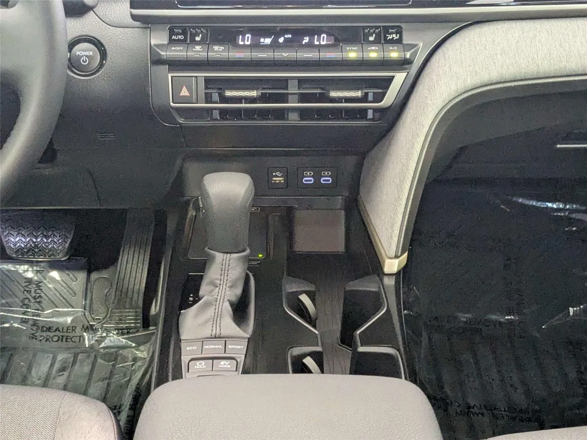 2026 Toyota Camry LE thumbnail 40