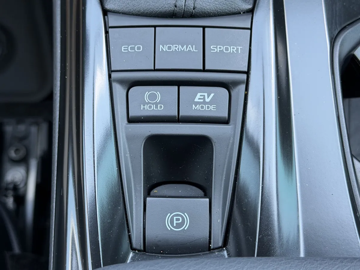2026 Toyota Camry LE thumbnail 11
