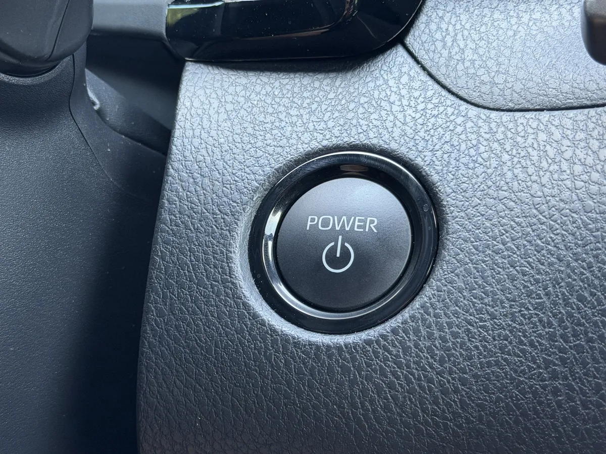 2026 Toyota Camry LE thumbnail 12