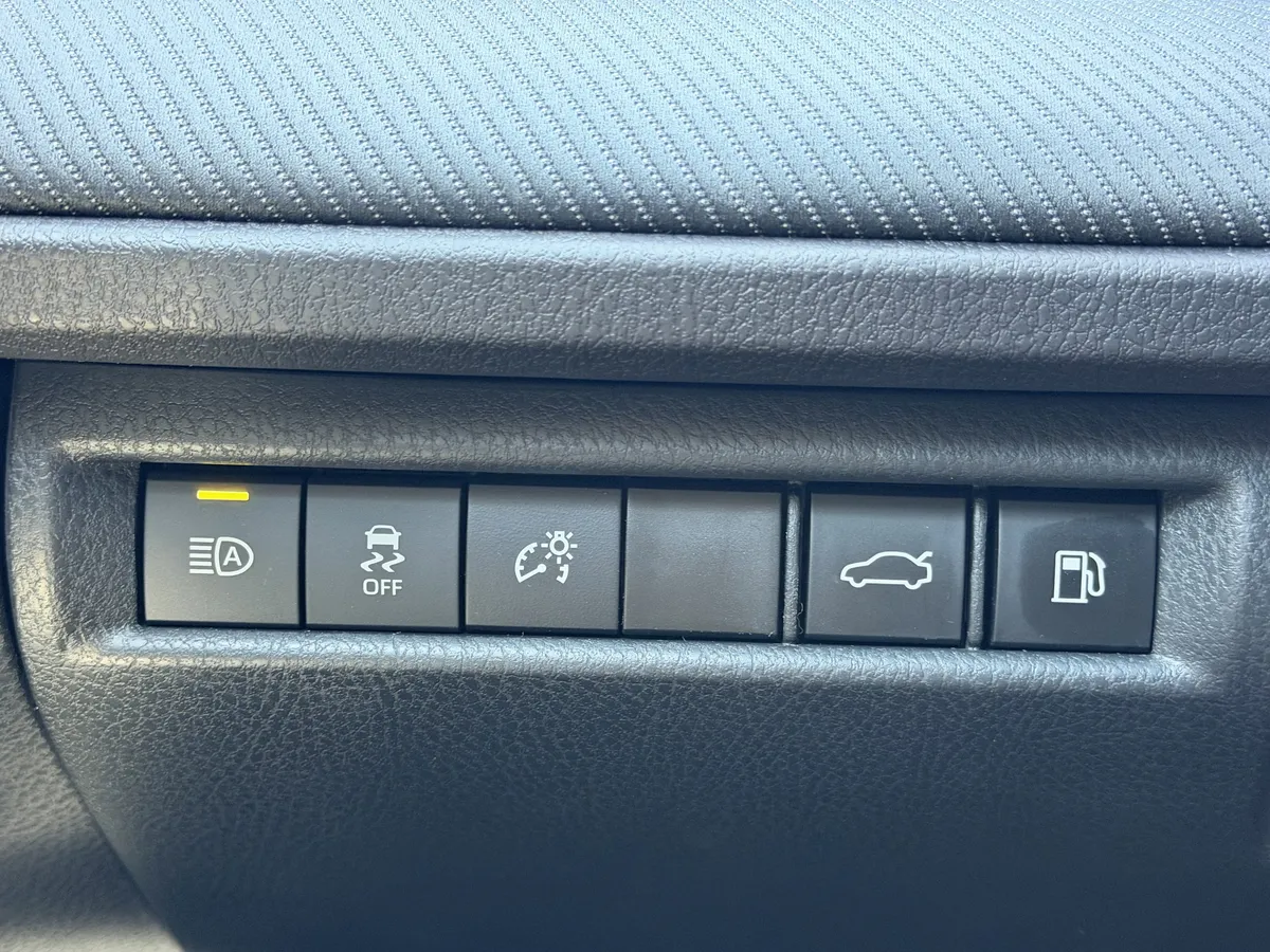 2026 Toyota Camry LE thumbnail 15