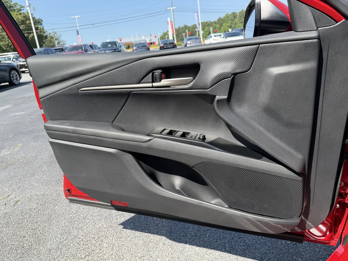 2026 Toyota Camry LE thumbnail 16