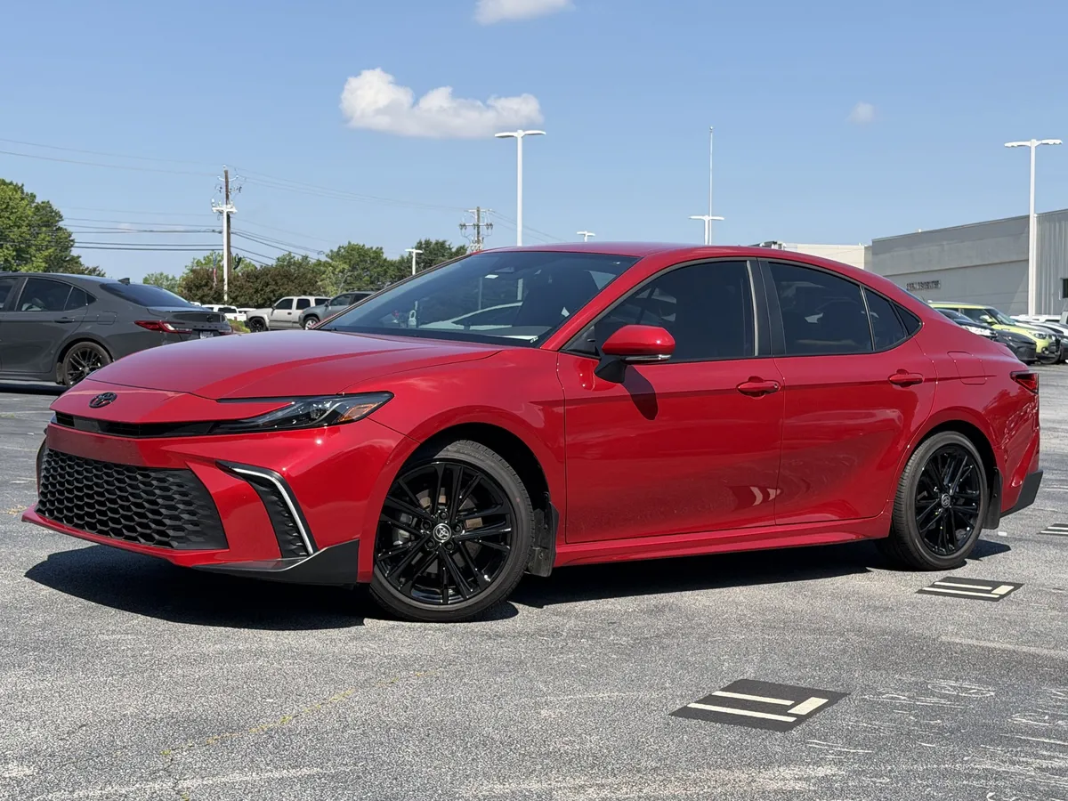 2026 Toyota Camry LE thumbnail 2
