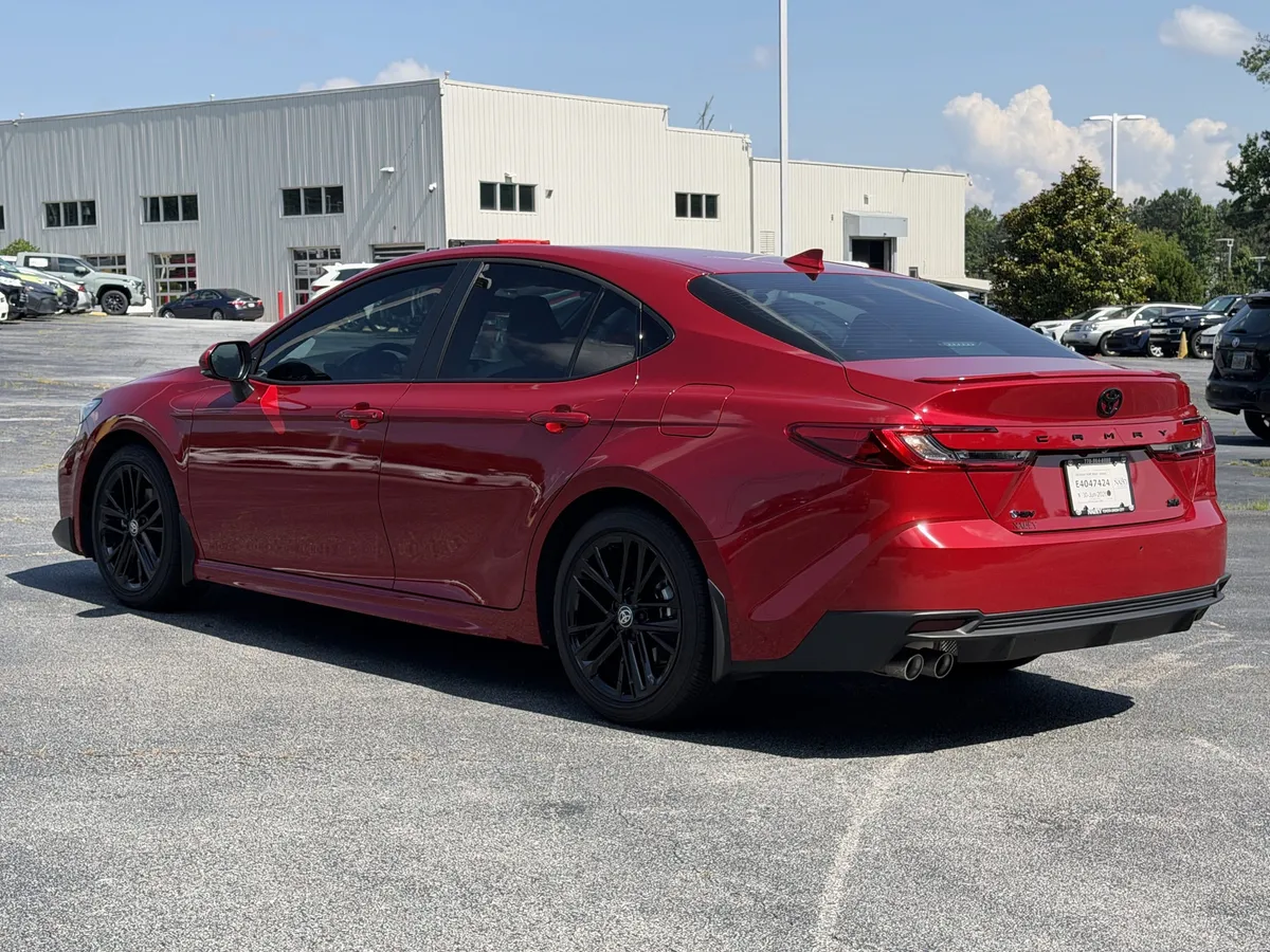 2026 Toyota Camry LE thumbnail 23