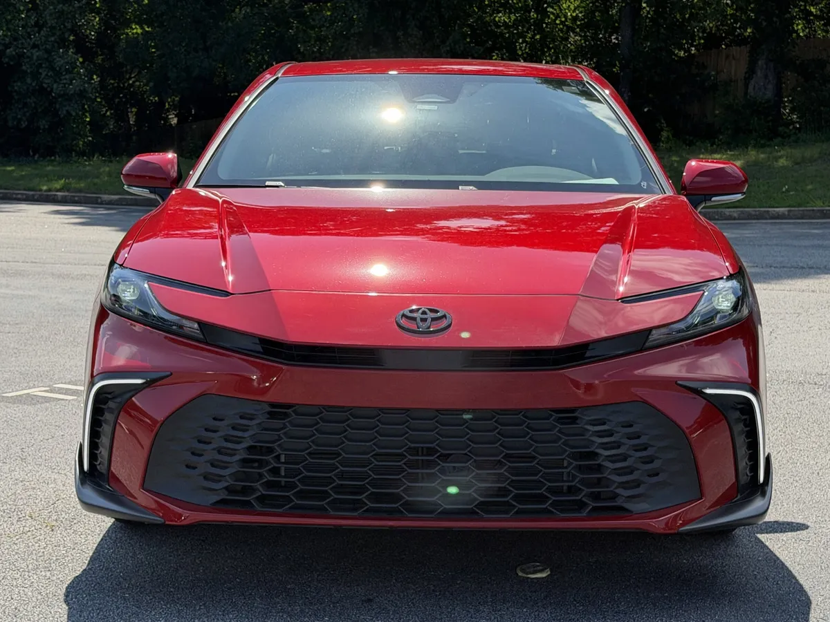 2026 Toyota Camry LE thumbnail 30