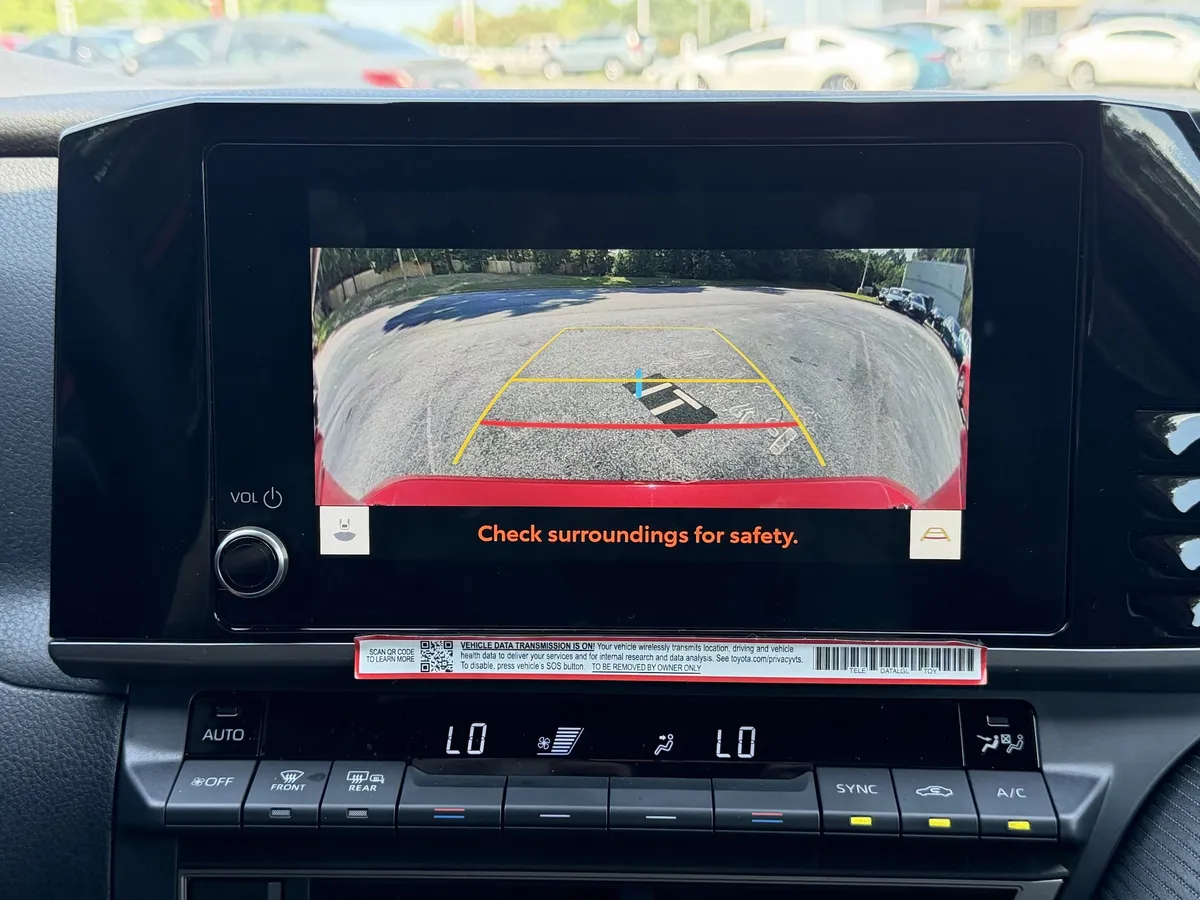 2026 Toyota Camry LE thumbnail 8