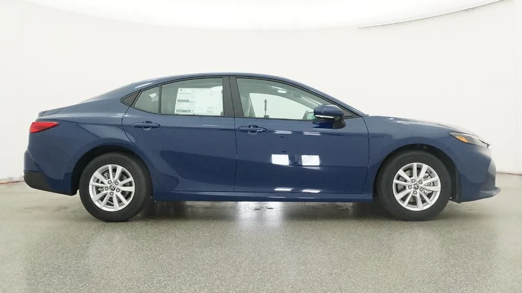 2026 TOYOTA CAMRY thumbnail 3