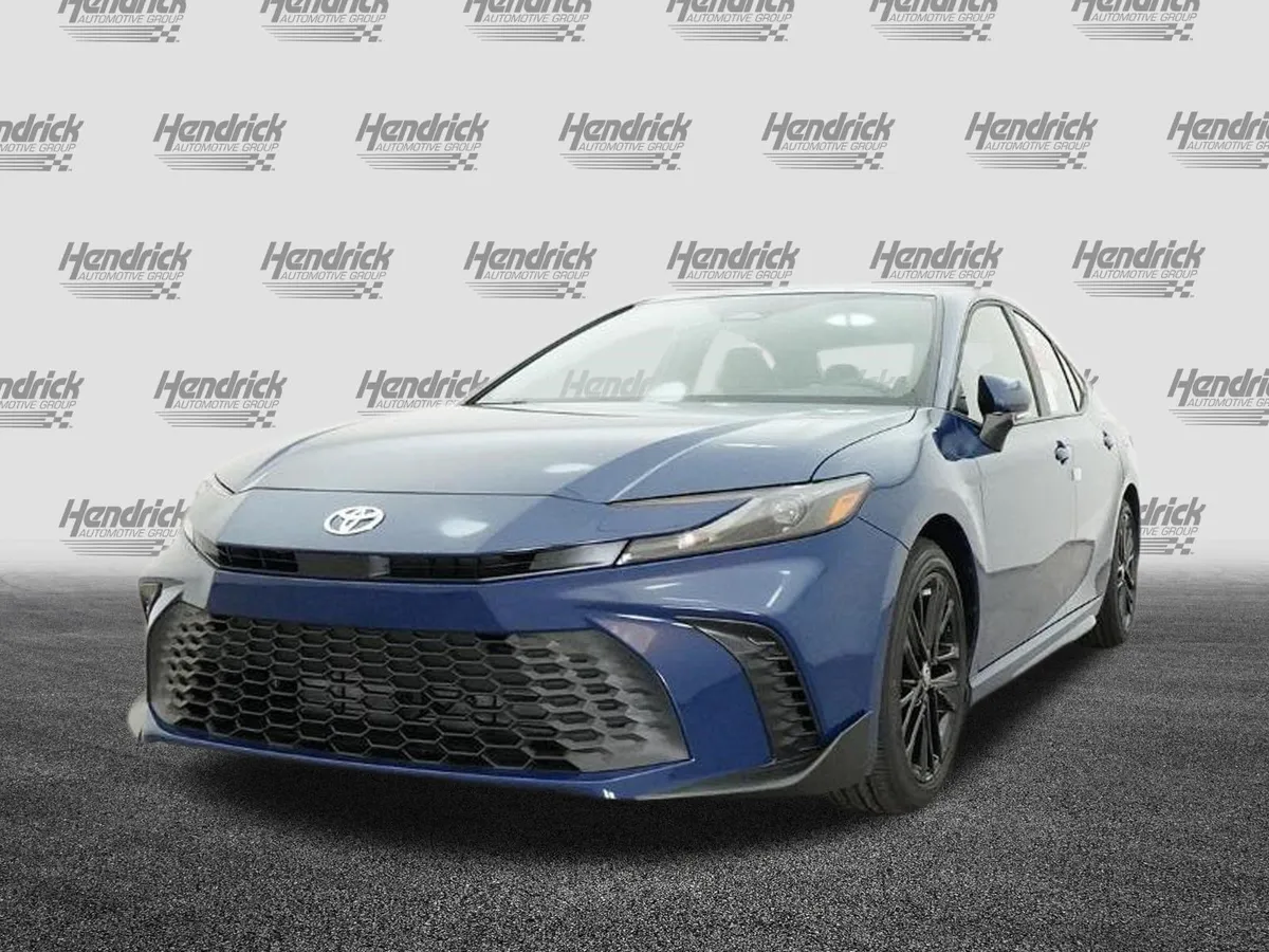 2026 Toyota Camry SE thumbnail 10
