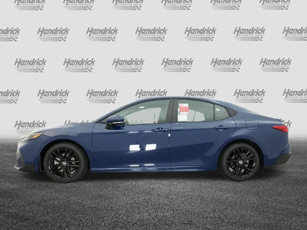 2026 Toyota Camry SE thumbnail 11