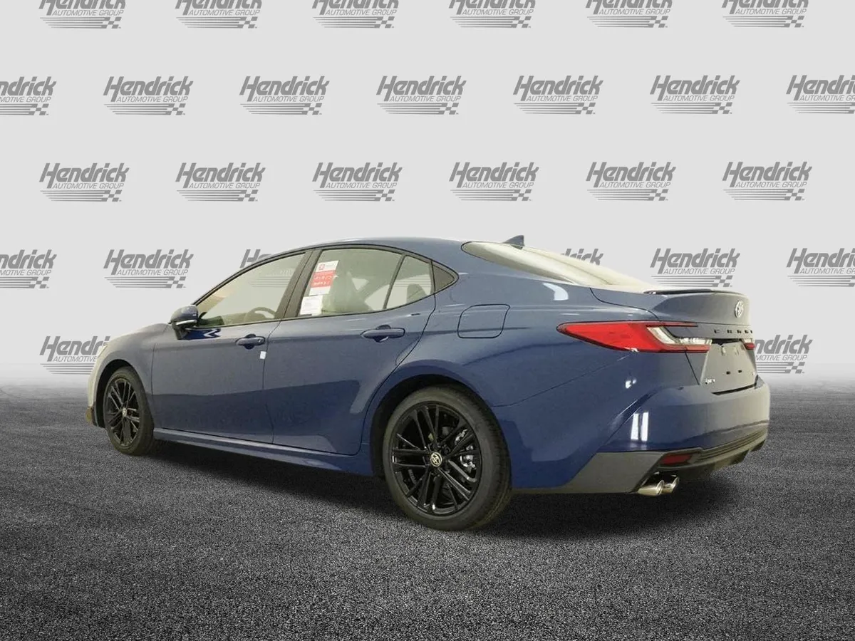2026 Toyota Camry SE thumbnail 12