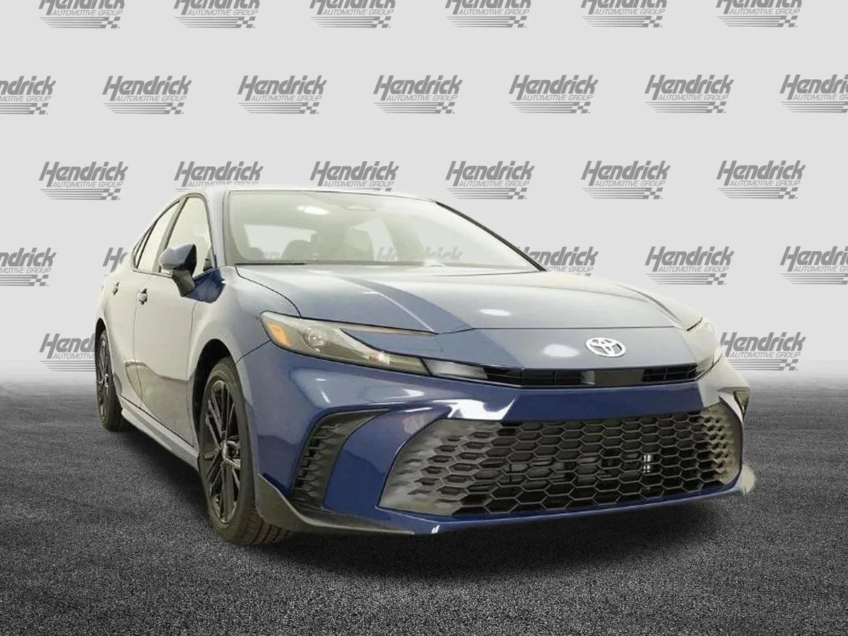 2026 Toyota Camry SE thumbnail 14