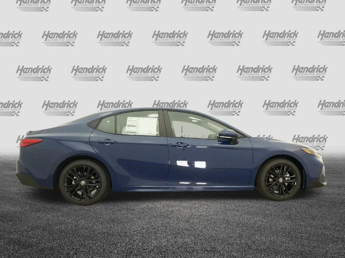 2026 Toyota Camry SE thumbnail 15