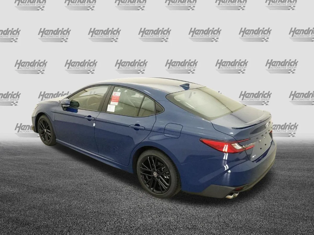 2026 Toyota Camry SE thumbnail 16