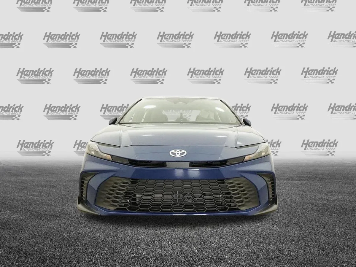 2026 Toyota Camry SE thumbnail 17