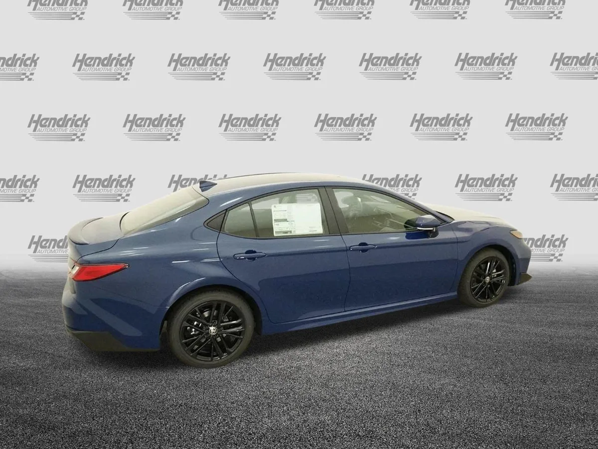2026 Toyota Camry SE thumbnail 19